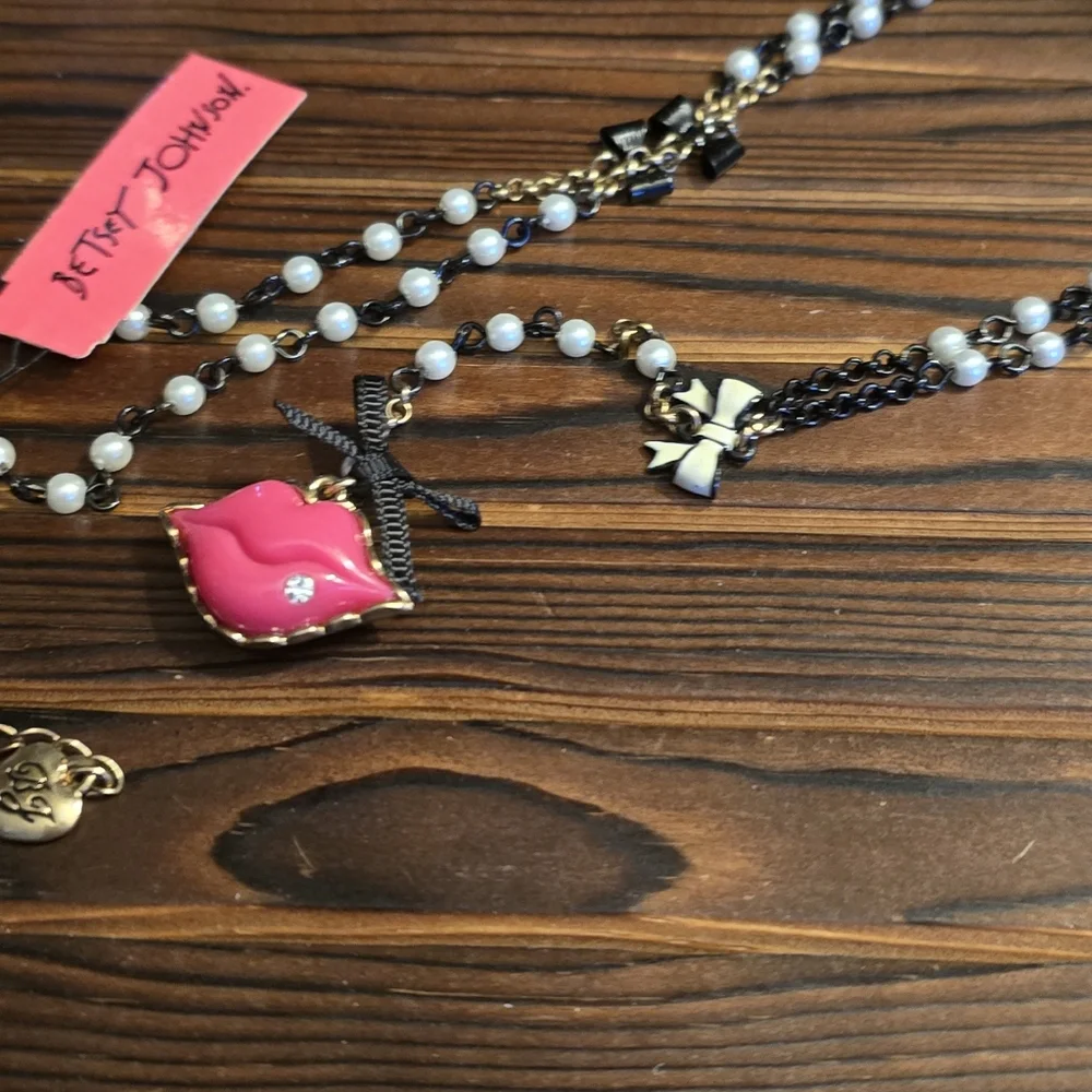 Betsey Johnson First Date Kiss Lips Necklace! Vintage NWT! - Picture 8 of 16